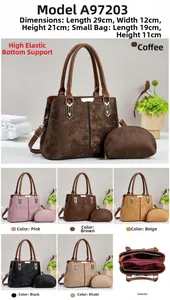 Vue détaillée de l'ensemble sac fourre-tout avec dimensions et petite pochette en simili cuir