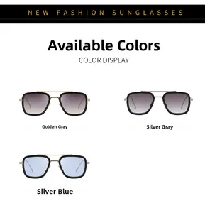 Detalle de gafas de sol cuadradas de metal con lentes degradadas en gris y azul claro