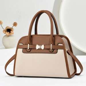 Sac à main classique bicolore marron et beige avec nœud doré et poignées supérieures