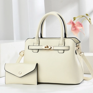 Ensemble sac à main en cuir blanc crème avec boucles dorées et petit portefeuille chic