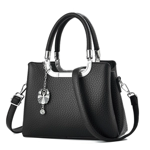 Elegant black lychee grain handbag with swan pendant and silver hardware accessories