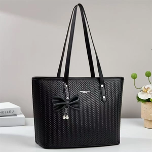 Sac fourre-tout noir à texture tissée en V avec charm noeud et perles élégantes