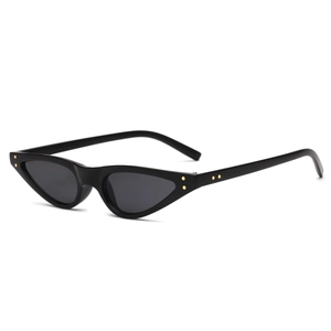 Retro Katzenaugen Sonnenbrille Für Damen Vintage PC Rahmen AC Linse UV400 Schutz Metallnieten Mode Schmale Kleine Brille