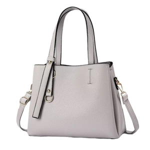 Borsa a mano trapezoidale grigia in ecopelle martellata con finiture dorate e tracolla