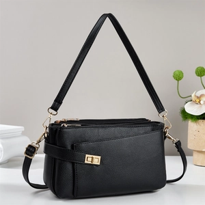 Minimalistische schwarze Umhängetasche mit Litschi-Struktur, drei Reißverschlüssen und Gold