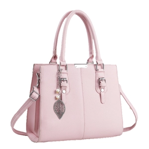 Sac cabas en cuir rose pâle avec pendentif feuille argentée et bandoulière réglable