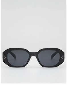 Vue détaillée de face des lunettes de soleil géométriques noires à rivets argentés