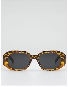 Détails de lunettes de soleil polygonales en écaille avec rivets métalliques argentés