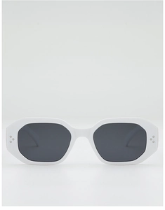 Vue détaillée d'une monture de lunettes de soleil blanche géométrique avec rivets