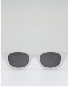 Vue détaillée de lunettes de soleil rectangulaires blanches à monture épaisse et verres foncés