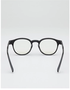 Vue frontale de lunettes de soleil ovales noires rétro avec finition polie