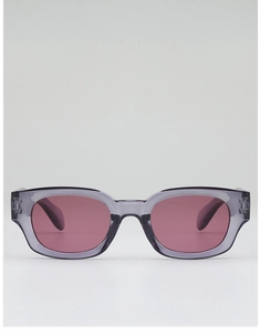 Vue détaillée des lunettes de soleil rectangulaires avec monture grise et verres roses