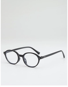 Gros plan de lunettes de soleil rétro noires avec rivets en métal et monture polie