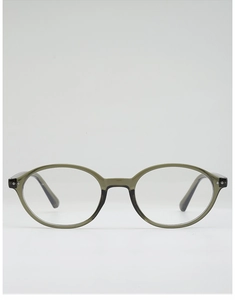 Vue détaillée des lunettes de soleil ovales rétro avec monture dégradée olive et noir