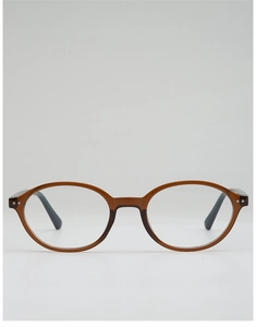 Détail de la monture en résine écaille avec rivets métalliques sur des lunettes ovales