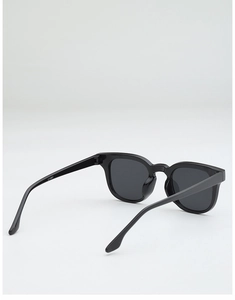 Close-up of model CY5651 black square sunglasses frame showing high gloss finish