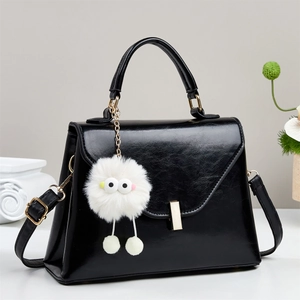 Schicke Damen PU Leder Handtasche Mit Goldener Schließe Und Monster Plüsch Anhänger Retro Schultertasche Minimalistisch