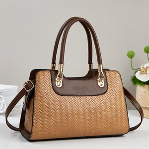 Sac à main tissé marron à rayures tendance avec bandoulière réglable pratique