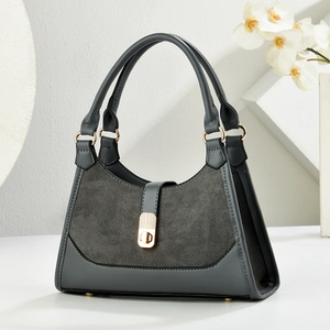 Sac à main gris foncé élégant avec boucle dorée et contraste de cuir suédé texturé