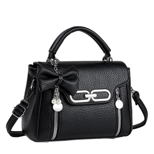 Elegante schwarze Handtasche aus Leder mit Doppelreißverschluss und Schleifenanhänger-Dekor