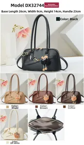 Vue détaillée du grand sac cabas vintage avec compartiments internes et fermeture zippée