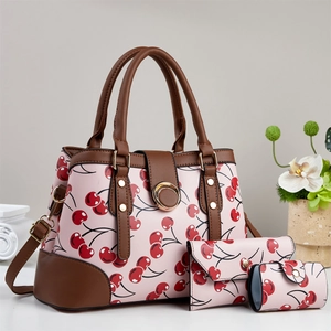 Ensemble de sacs à main roses à motif cerises avec bordures en cuir brun et dorures