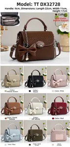 Detailed view of the 22x11x17cm crossbody bag with a bow accent and metal M buckle