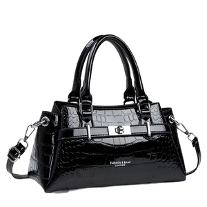 Sac à main noir verni à motif crocodile avec fermoir argenté et bandoulière amovible