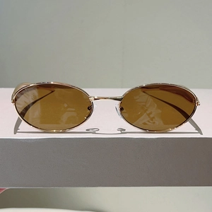 Lunettes de soleil ovales vintage avec monture en métal doré et verres teintés bruns