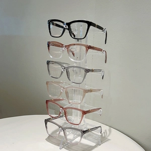Damen Blaulichtfilter-Brille in quadratischer Form mit goldenen Metalldetails