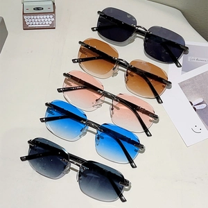 Detail of rimless rectangle sunglasses with diamond cut edges and gradient lenses