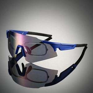 Détails de lunettes de sport bleues avec verres colorés et insert de monture de myopie