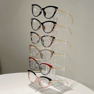 Blaulichtfilter-Brille im Cat-Eye-Design mit Goldmetallbügeln in sechs Trendfarben