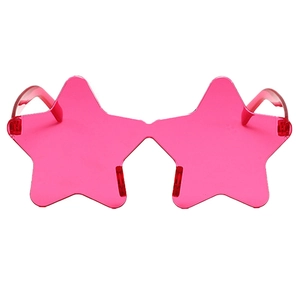 Detalle de gafas de sol de estrella rosa brillante sin montura para fiestas