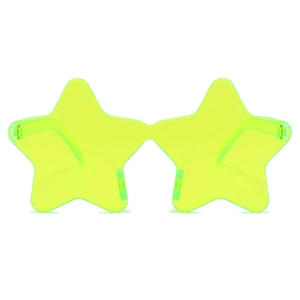 Primer plano de gafas de sol sin montura en forma de estrella amarillo neón translúcido
