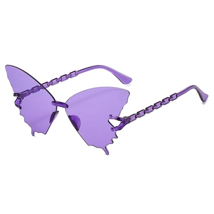 Détails de lunettes de soleil violettes en forme de papillon avec branches en chaîne