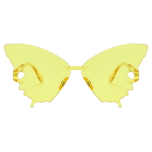 Détail de lunettes de soleil papillon jaunes sans monture avec branches dorées