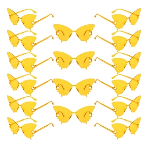 Lot de 16 lunettes de soleil papillon jaunes avec branches chaîne dorée sur blanc