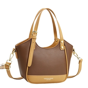 Sac à main bandoulière bicolore en cuir avec motif litchi et détails en métal doré
