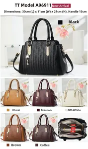 Detailed chart showing handbag dimensions 30x11x21cm and multi-compartment interior layout