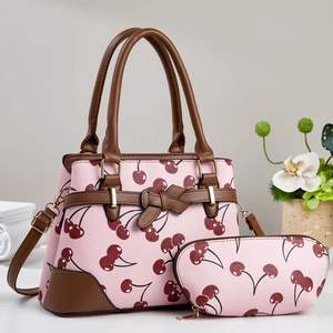 Set borsa a mano rosa con stampa ciliegie e pochette coordinata con manici marroni e fiocco