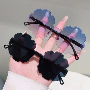 Pastel flower shaped rimless sunglasses for kids in black and blue-pink gradient colors