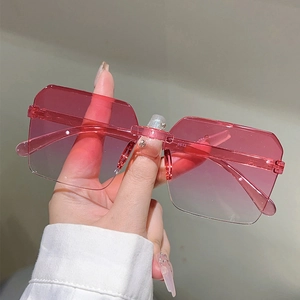 Detail view of pink gradient rimless lenses and clear temple design for 8543 sunglasses