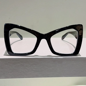 Fashionable oversized black cat-eye thick frame glasses with a retro butterfly silhouette