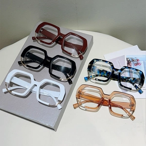 Macro display of stylish oversized glasses in five colors with metal splicing details