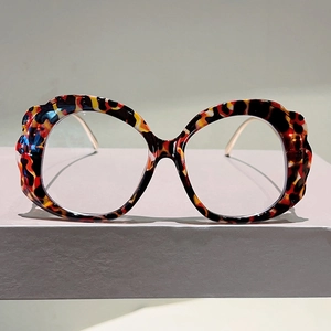Chic round glasses with colorful leopard print frame and scalloped wavy edges
