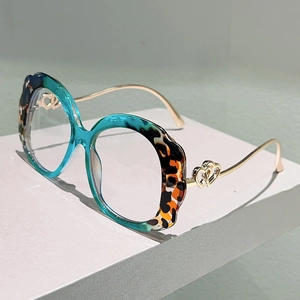 Irregular blue and leopard print round blue light glasses with heart metal temples