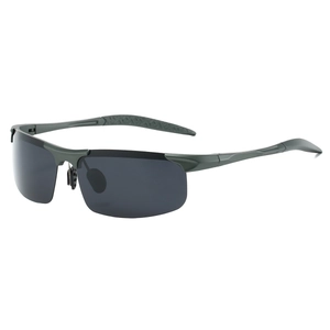 Gedetailleerde close-up van antislip neuspads en half-frame ontwerp van de sportzonnebril