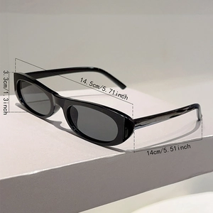 Detailed size measurement chart for oval black sunglasses showing frame width and temple length