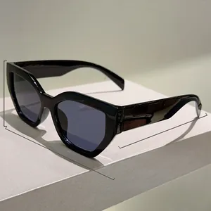 Detailed size chart for black cat-eye sunglasses with blue lenses in centimeters and inches